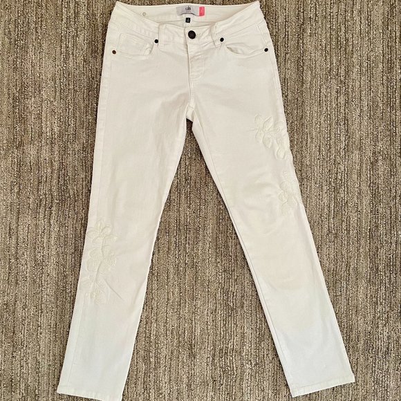 CAbi Denim - Cabi White Slim Boyfriend Jeans White Embroidered Flowers